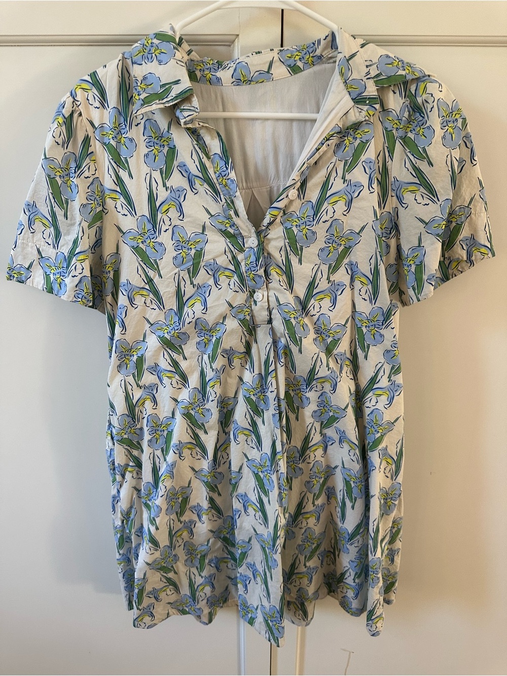 Women's Blue Floral Button-Front Short Sleeve Top